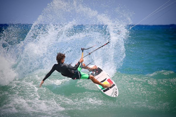 Test du matériel de kitesurf : avis et recommandations clés